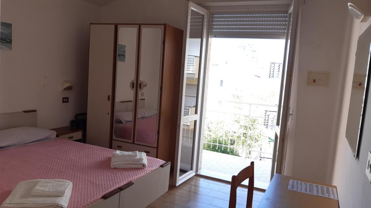 Hotel Elisabetta 2 Stelle Cattolica Luaran gambar