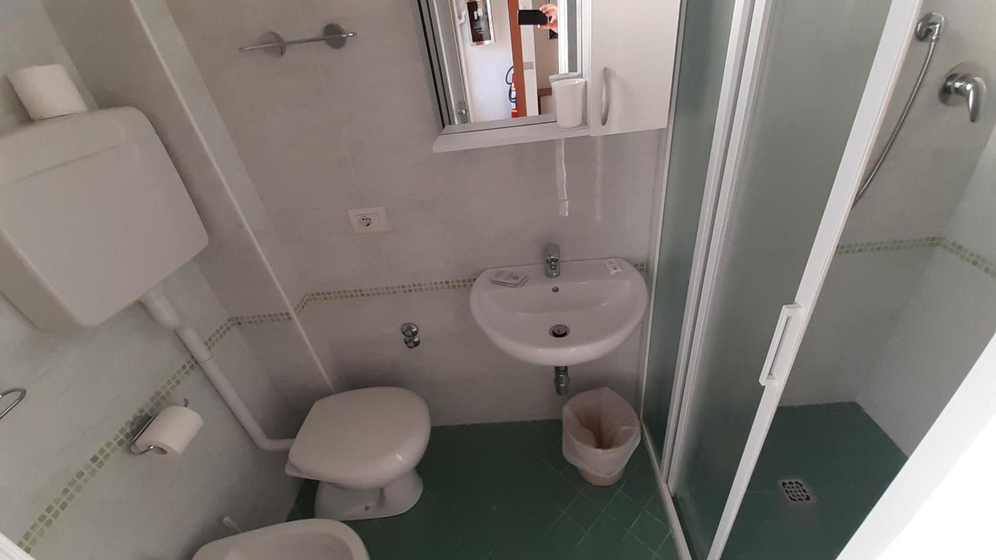 Hotel Elisabetta 2 Stelle Cattolica Luaran gambar