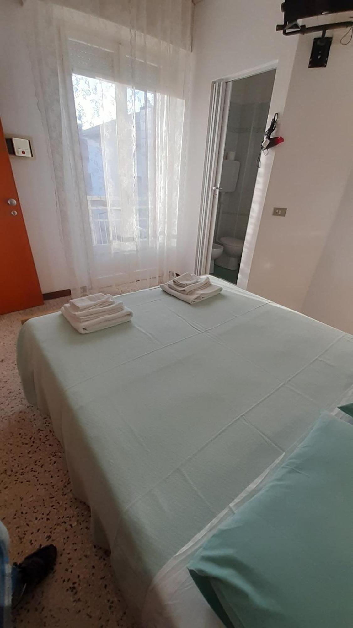 Hotel Elisabetta 2 Stelle Cattolica Luaran gambar